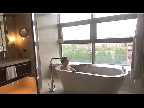 ❤️ Une énorme nana se branlant passionnément la chatte dans la salle de bains ️ Porno at fr.xxxlfv.top ☑